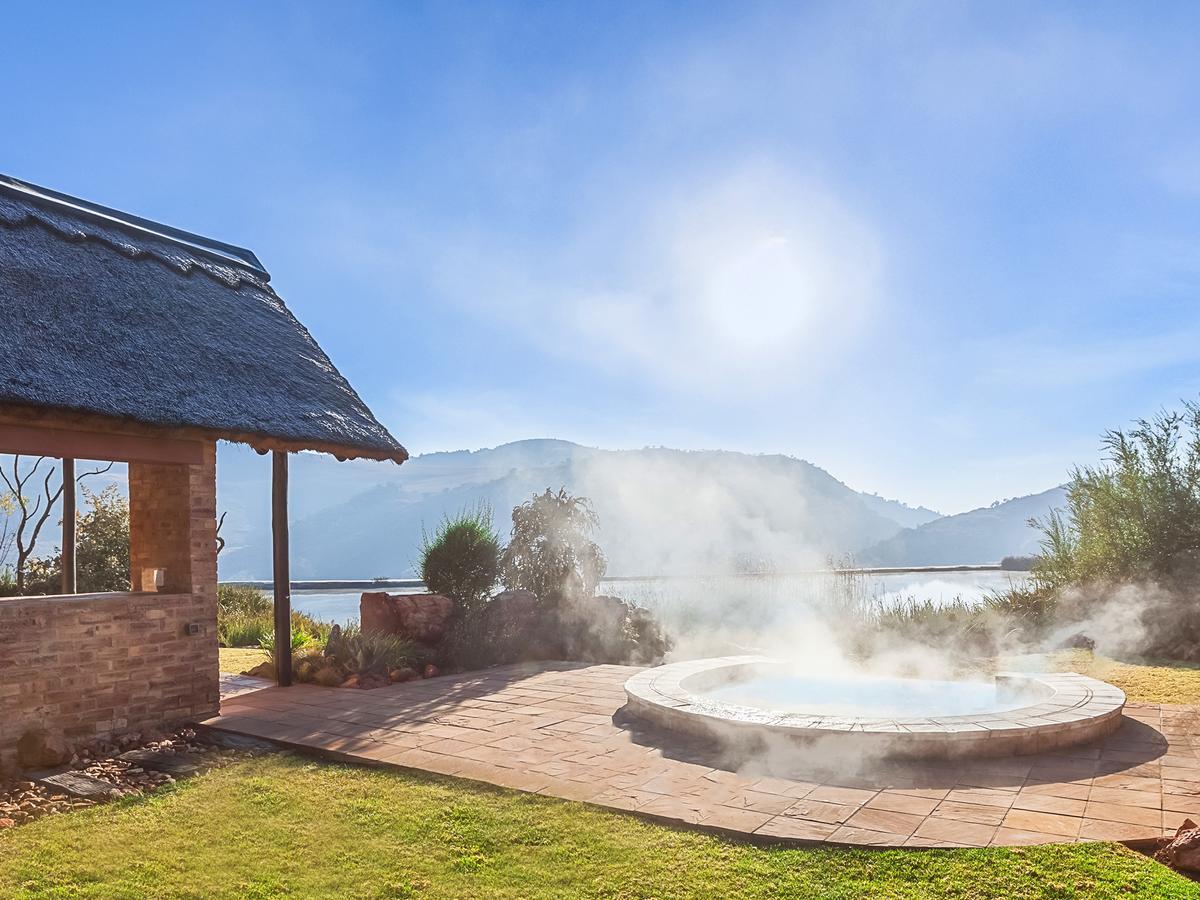 Kloofzicht Lodge & Spa Krugersdorp Exterior photo Hot springs in the resort